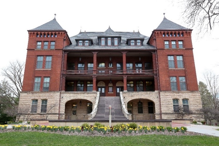 Granite benches line the east, west and south sides of the Plaza of Heroines outside Catt Hall. Photo by Christopher Gannon.