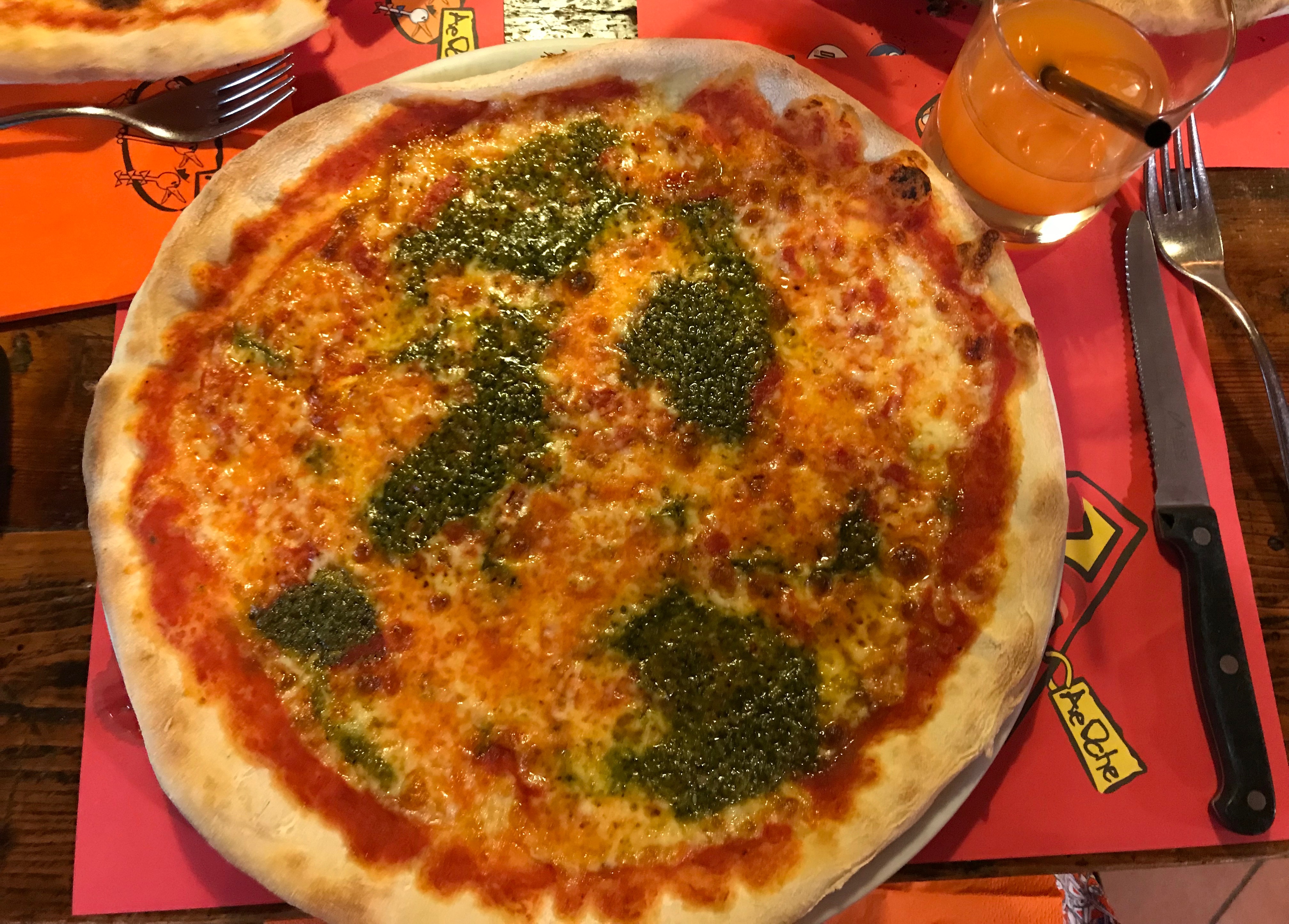 Pesto pizza from Ae Oche in Venice. Photo by Rachel Cessna