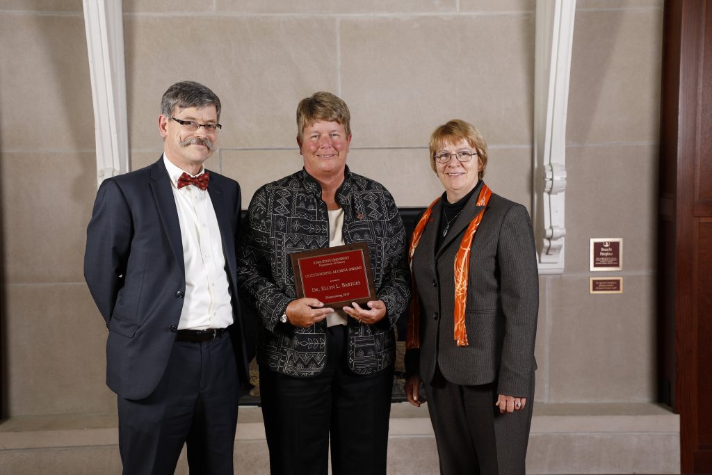 Dr. Ellyn Bartges, ’85, Recognized as Our Distinguished Alumna ...