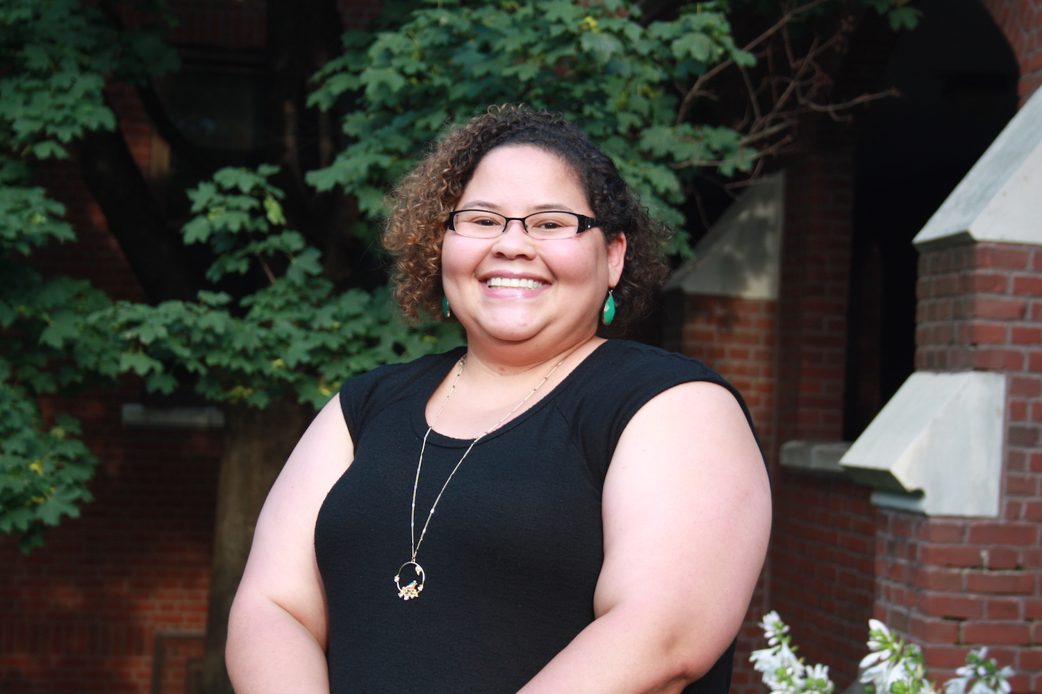 Woman with curly hair and black shirt