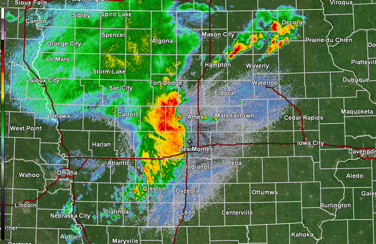 Radar images showing storm bearing down on Ames