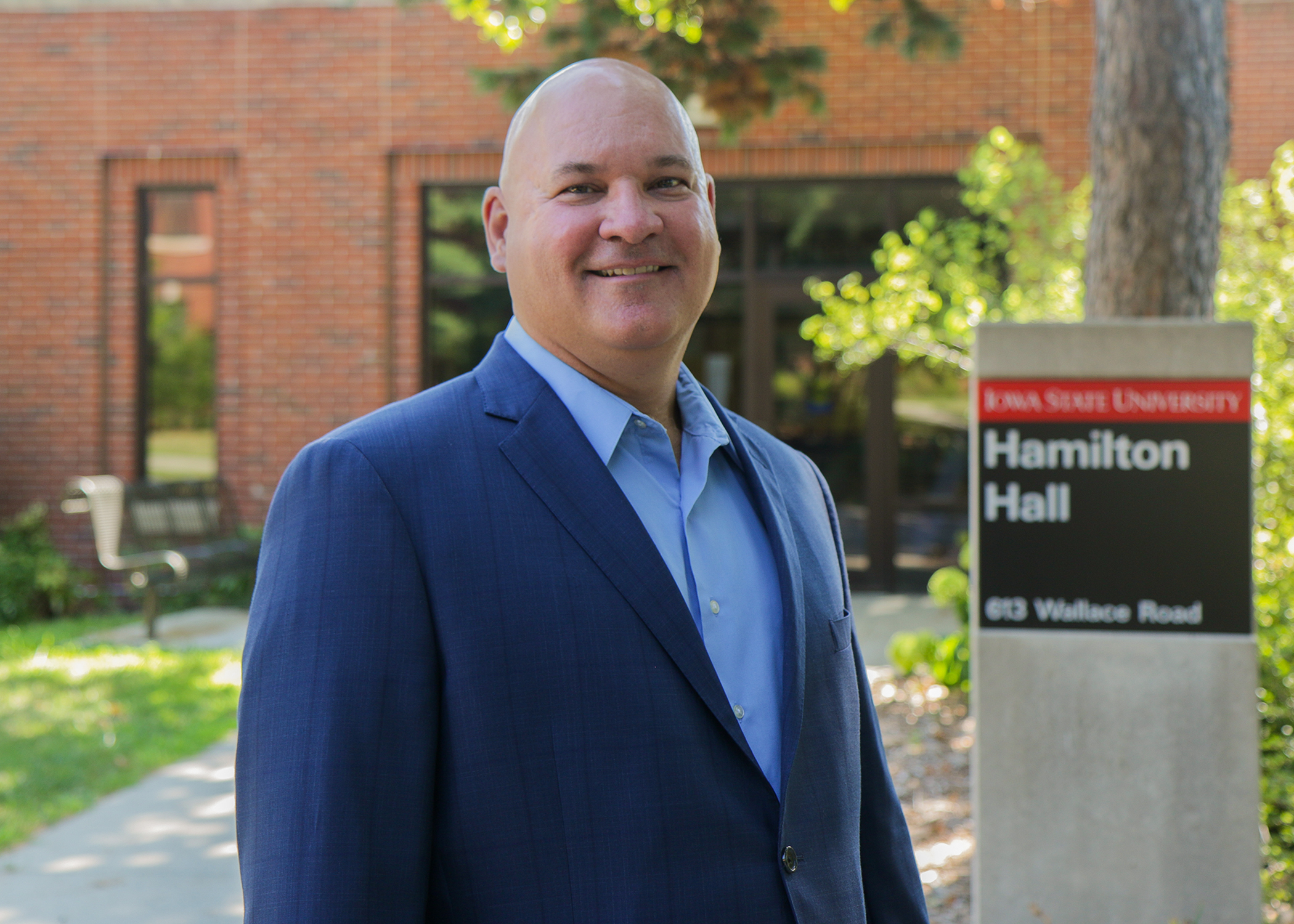 Michael Wigton in front of Hamilton Hall